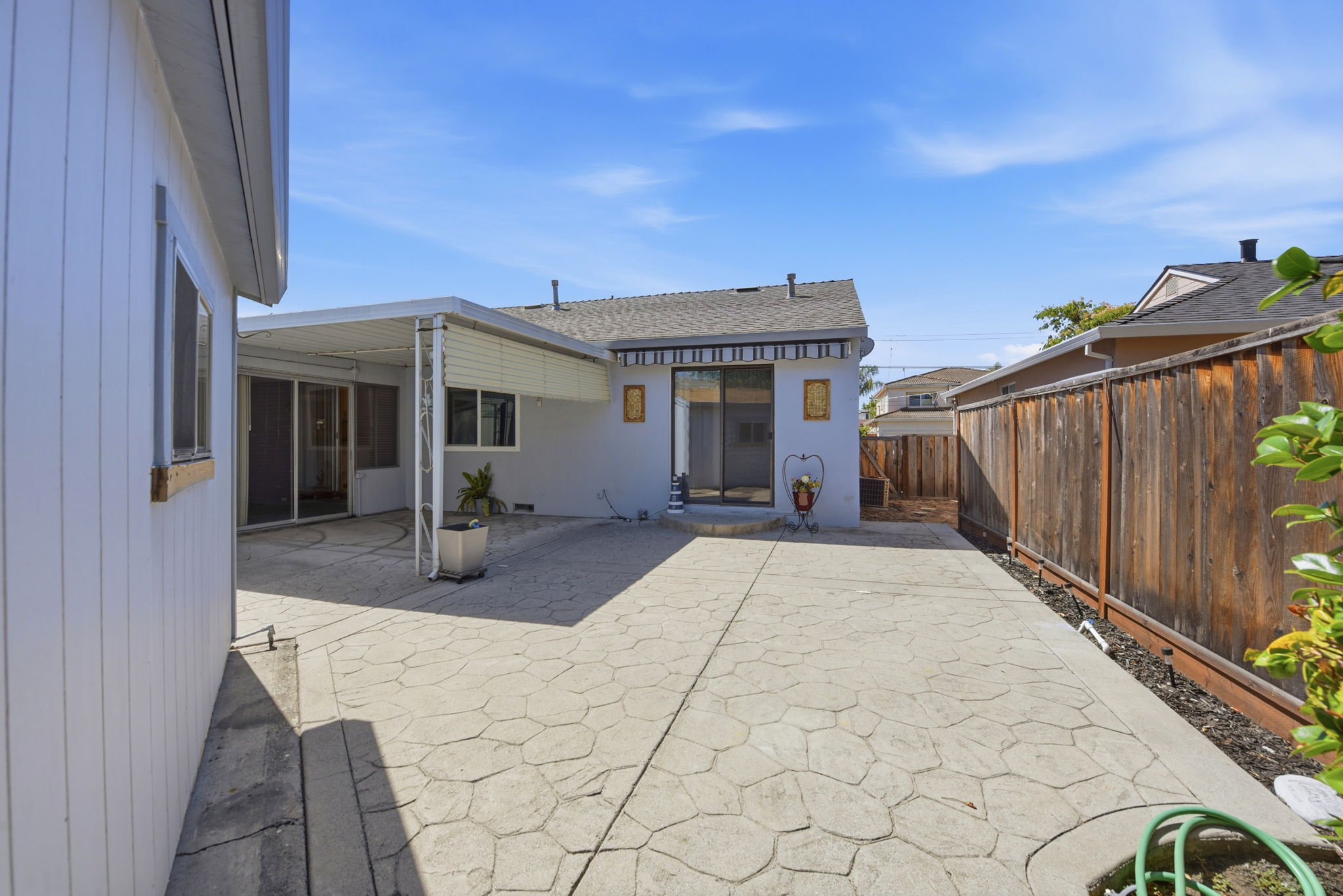 037_F8_349 Lemarc St