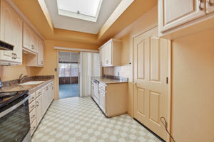 010_F8_349 Lemarc St