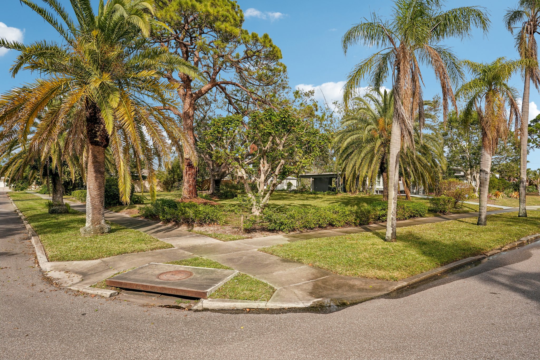 104946 - 349 Scott Ave, Sarasota, FL 34243-002-1.jpg