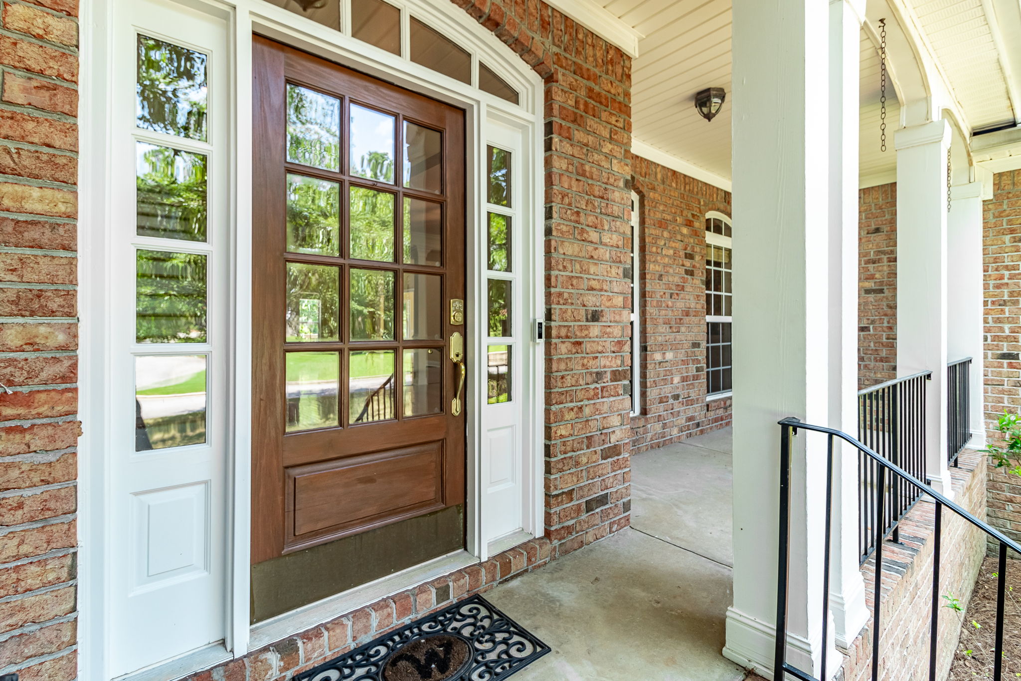 Front Porch/Entrance
