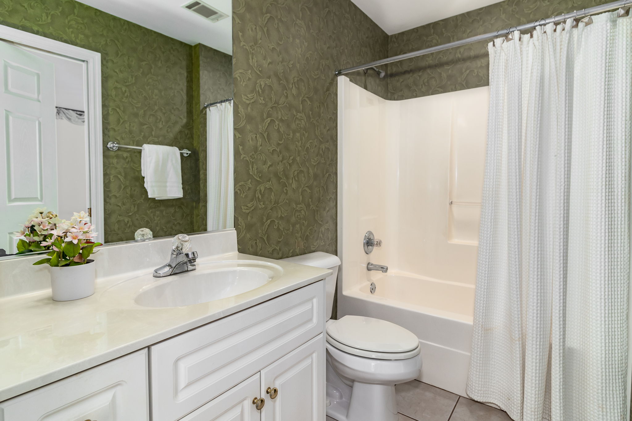 Bedroom 2 En-Suite Bath