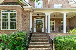Front Porch/Entrance