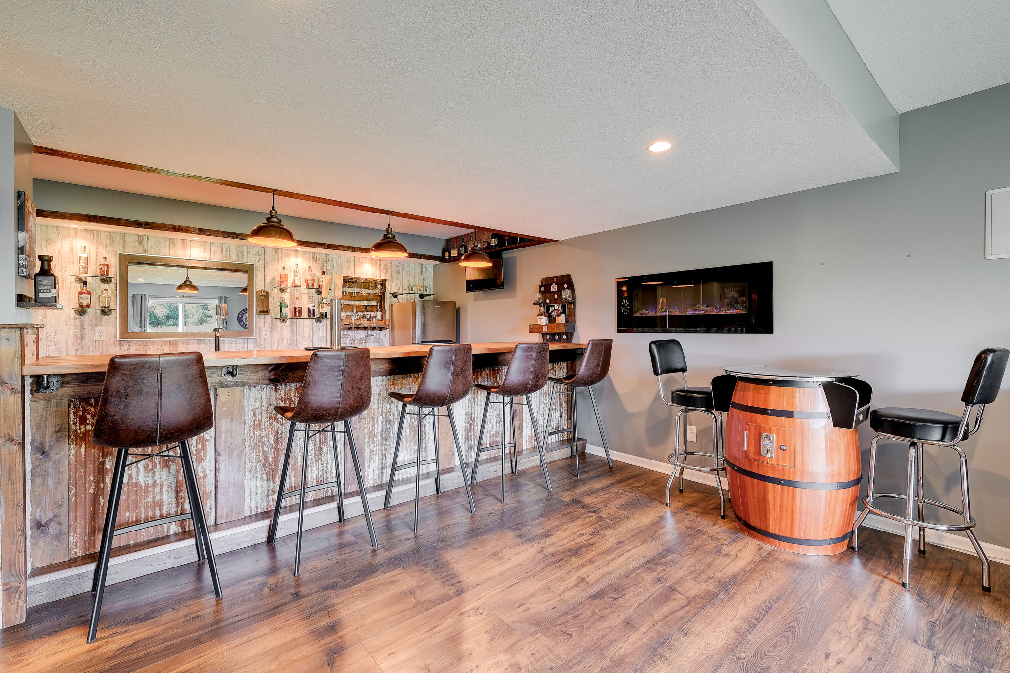 27 Wet bar