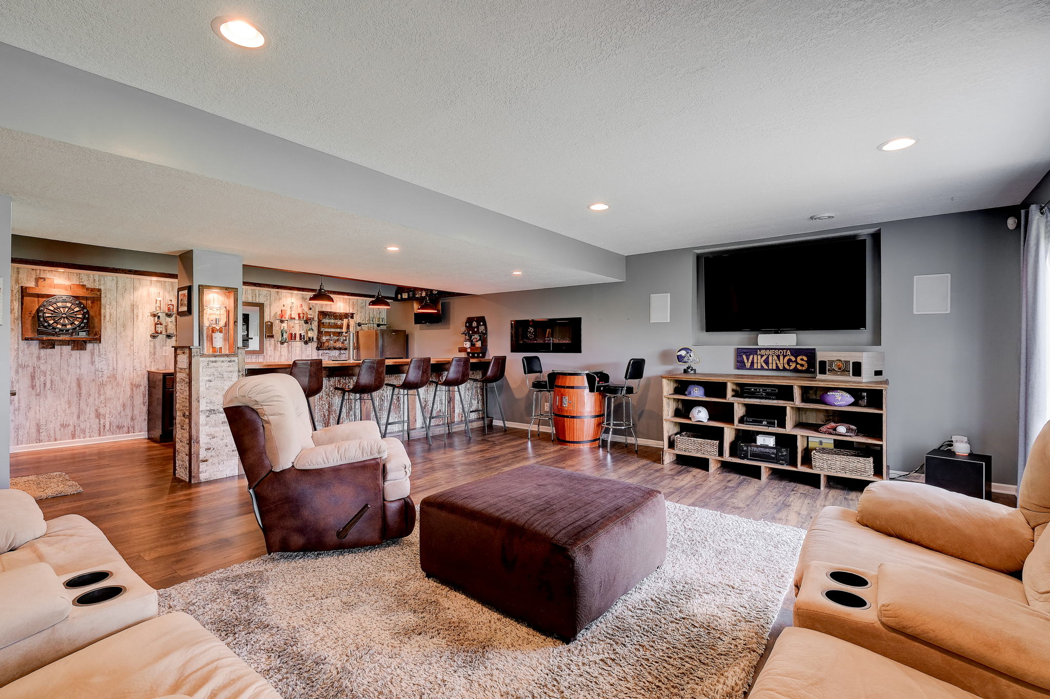 26 Family room
