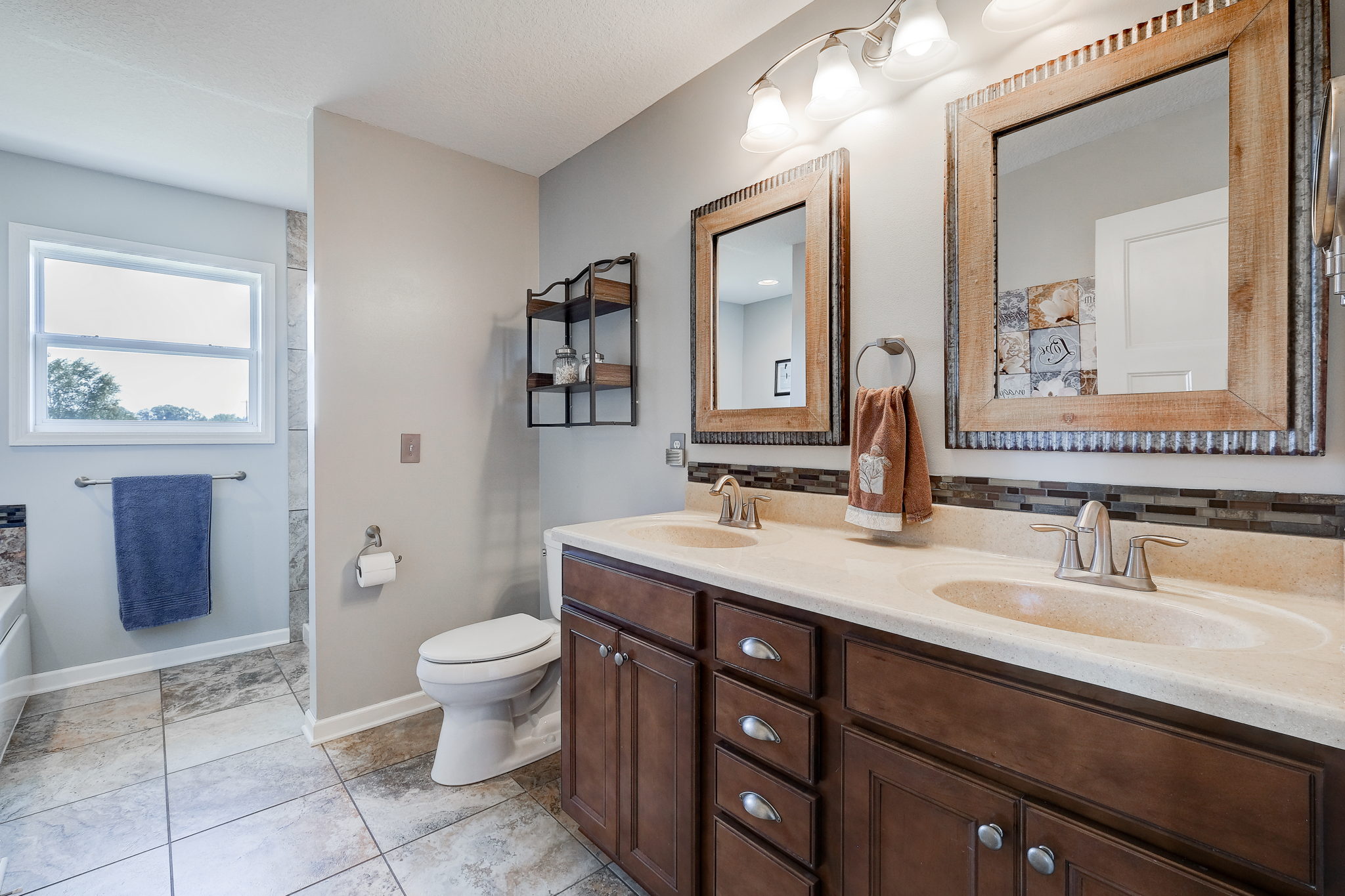 18 Ensuite bathroom