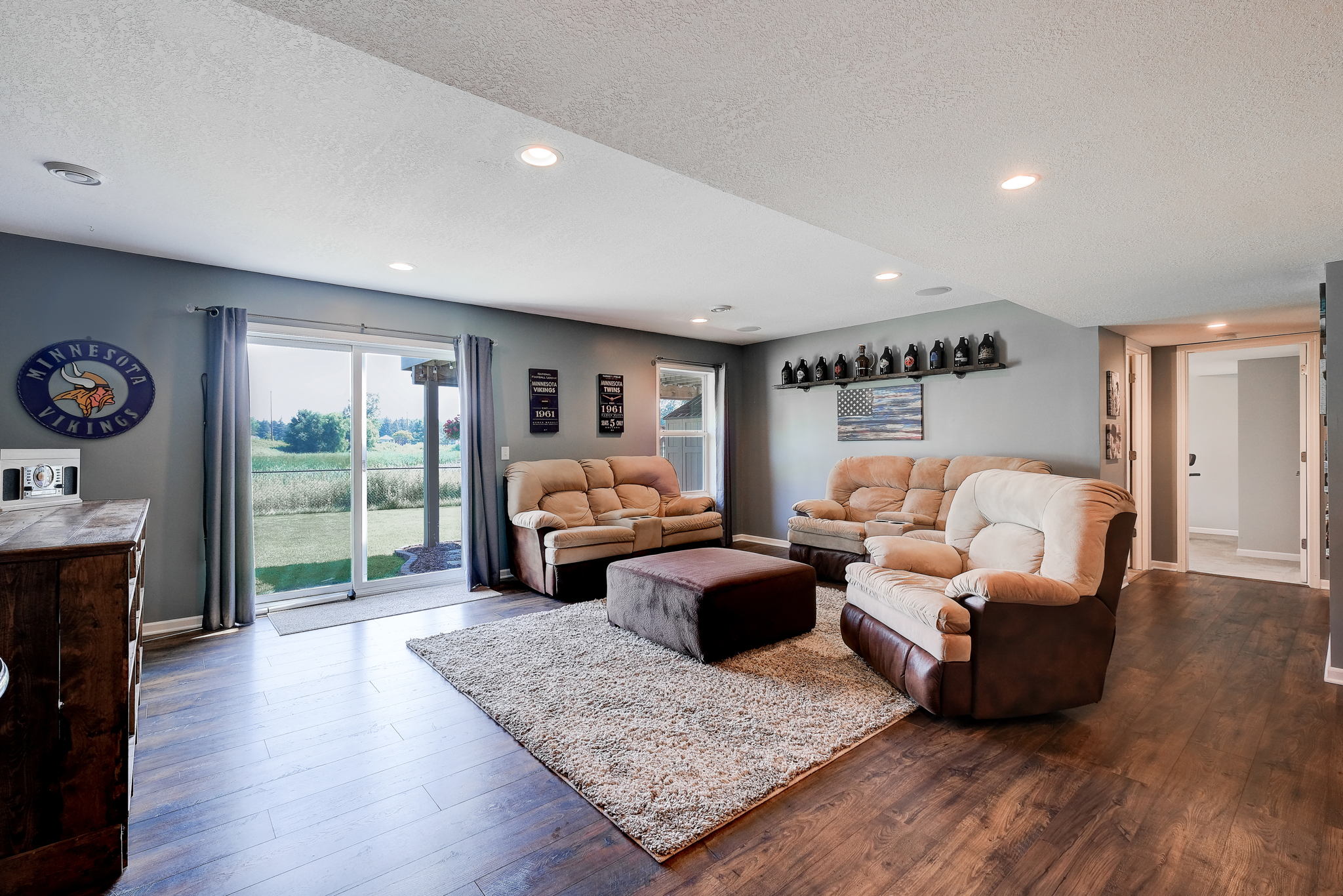 25 Family room