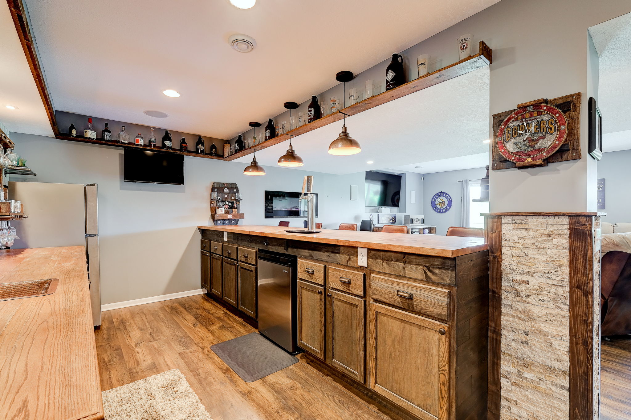 29 Wet bar