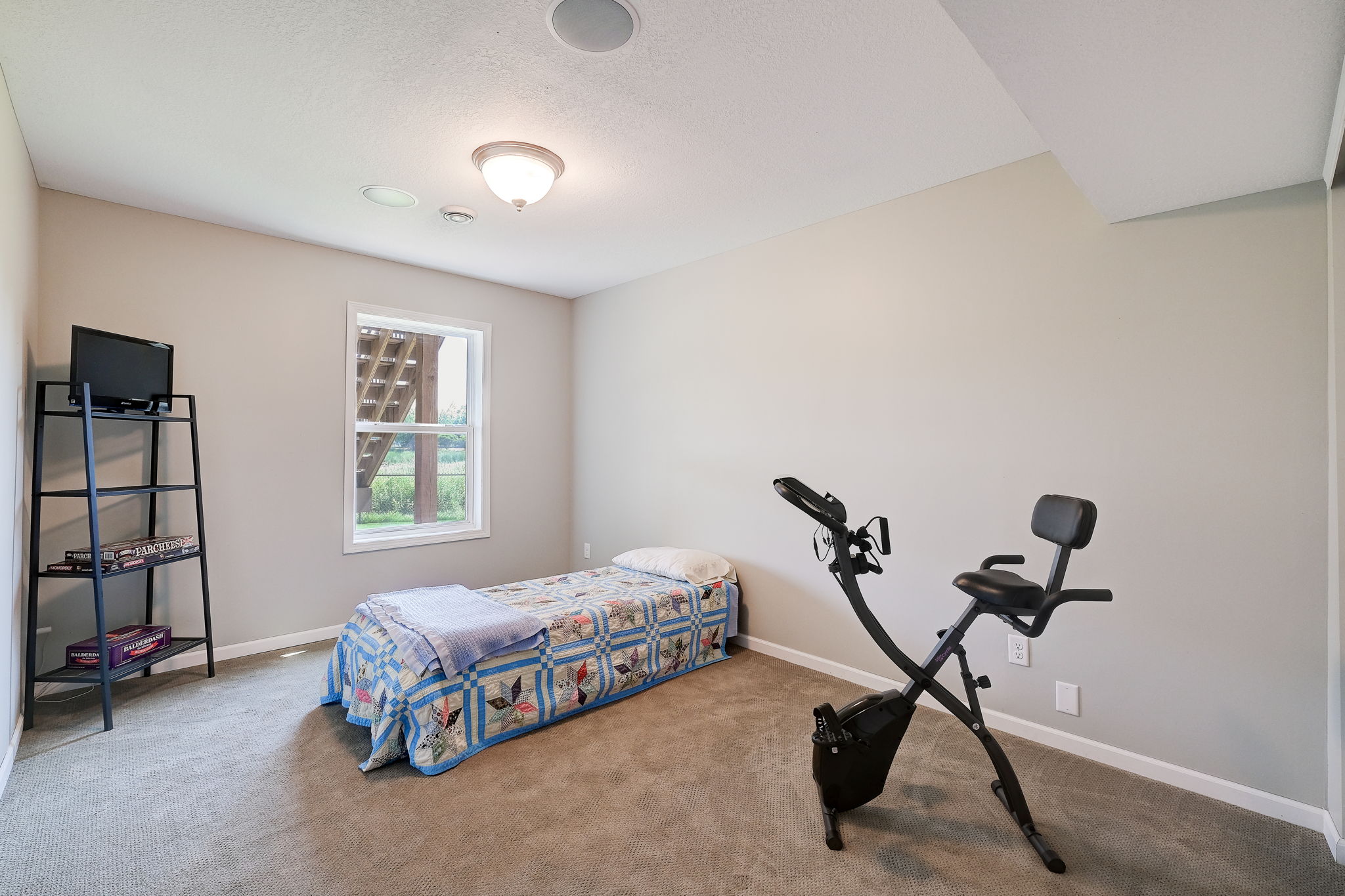 32 Bedroom