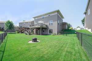 34 Back exterior