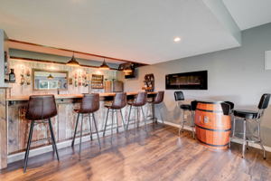 27 Wet bar