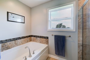 19 Ensuite bathroom