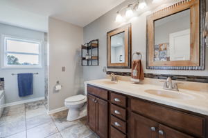 18 Ensuite bathroom