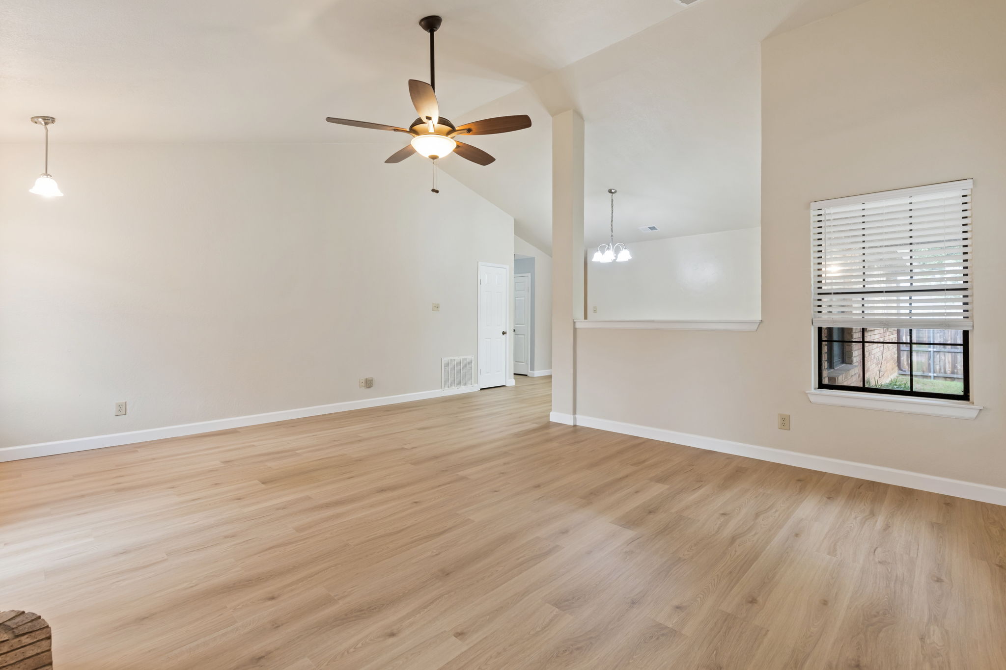 3498Longview_022