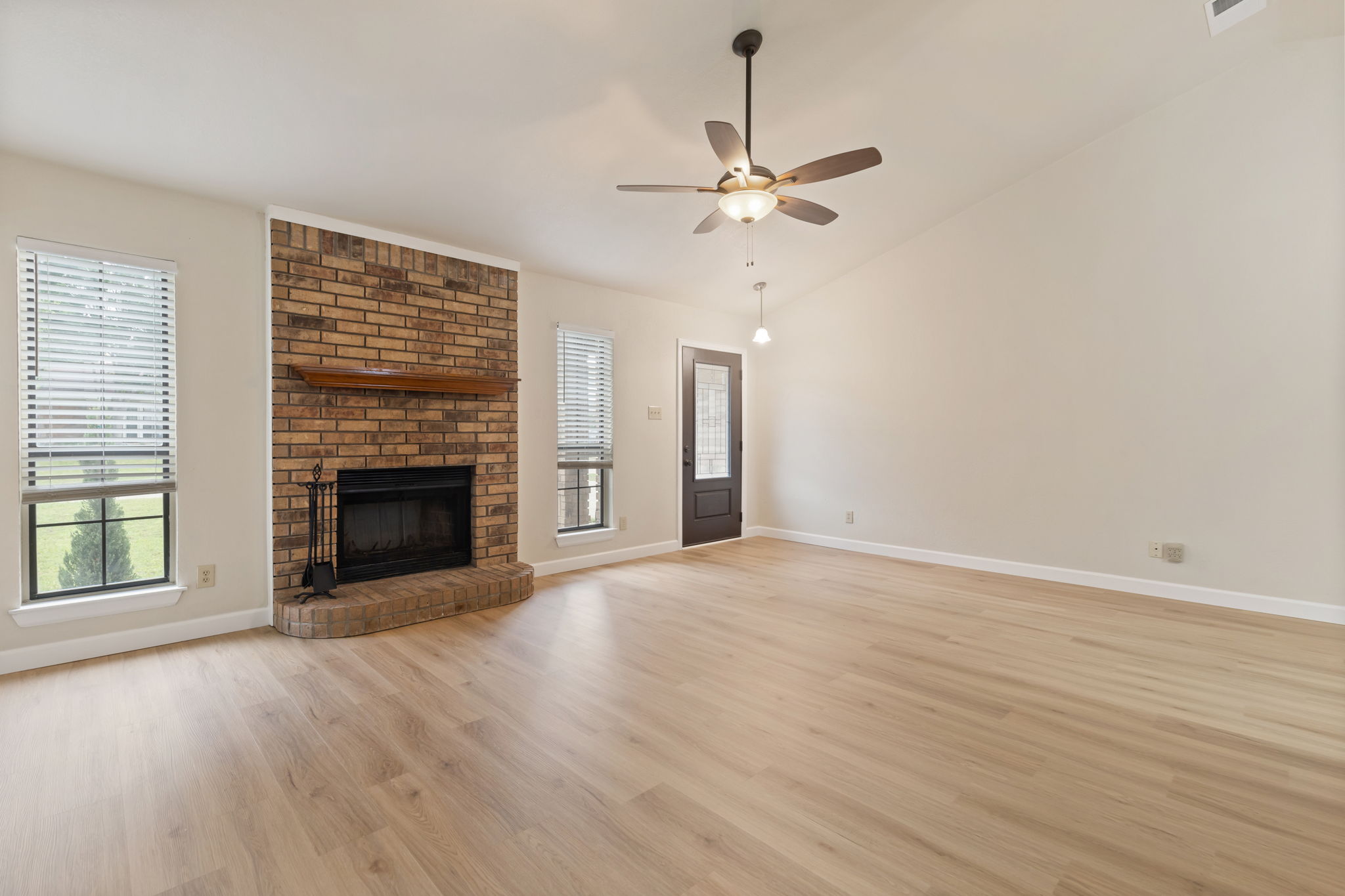 3498Longview_020