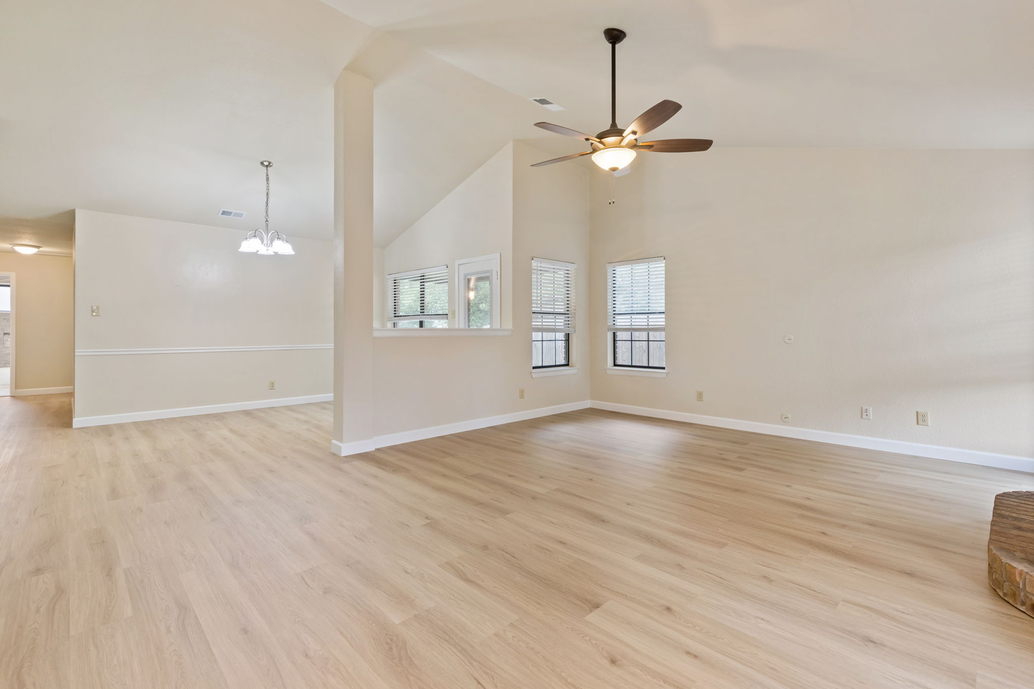 3498Longview_021