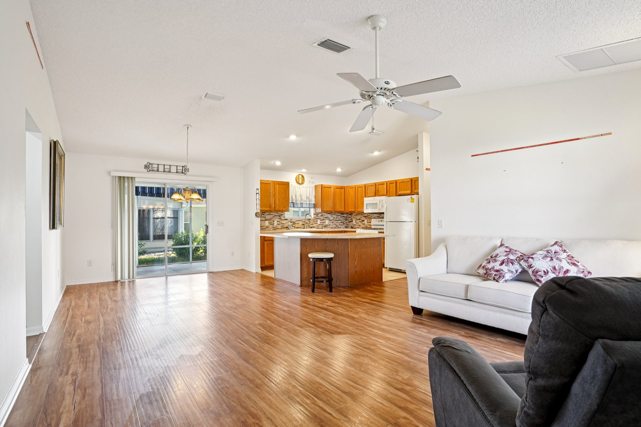 Auburndale Ave-S1812-007.jpg