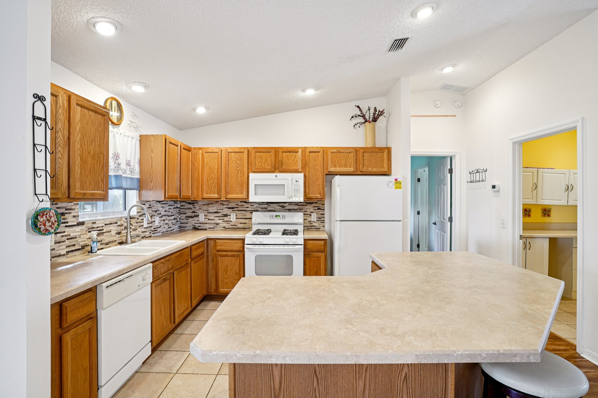 Auburndale Ave-S1812-014.jpg