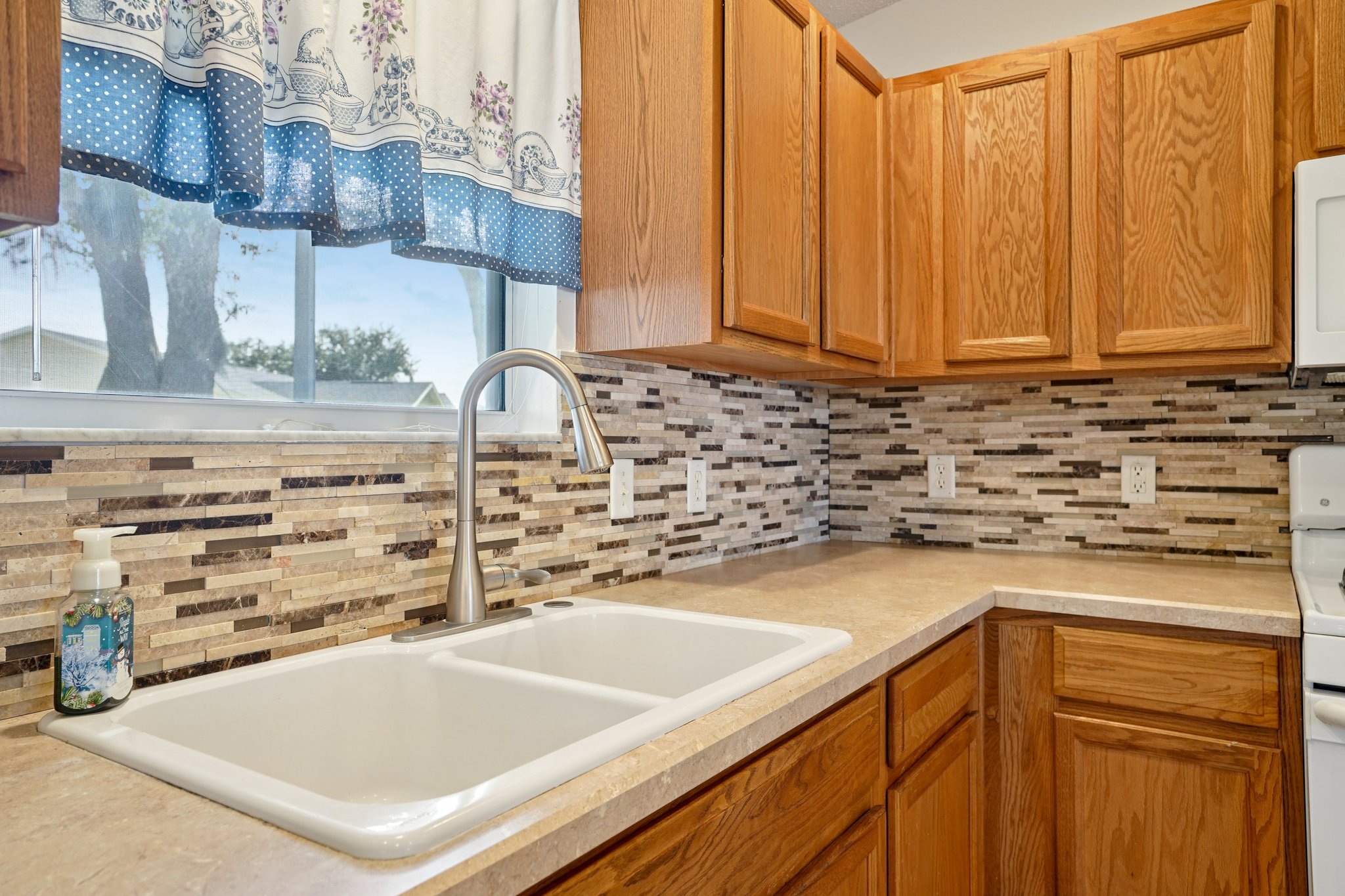 Auburndale Ave-S1812-016.jpg