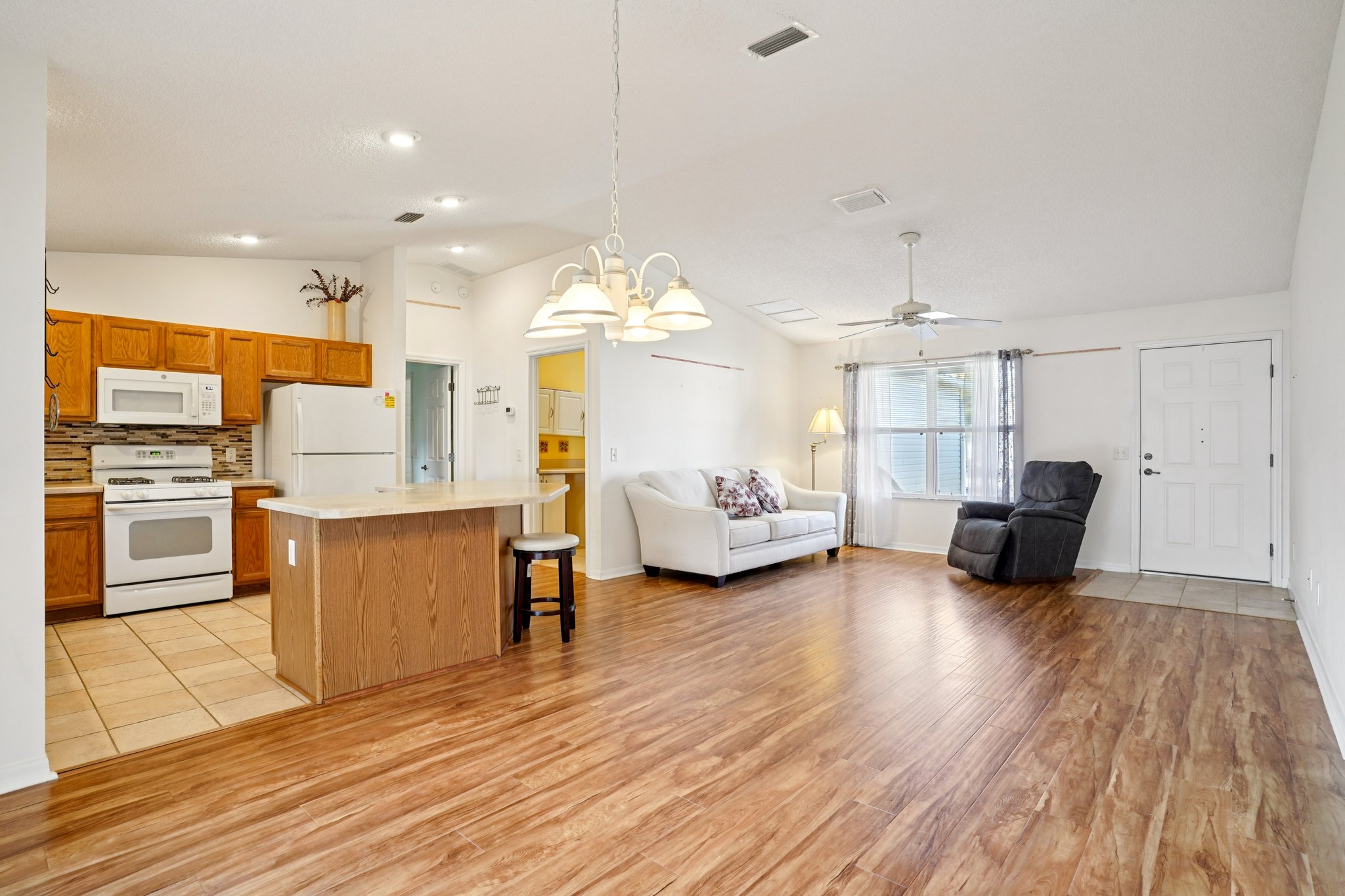 Auburndale Ave-S1812-018.jpg