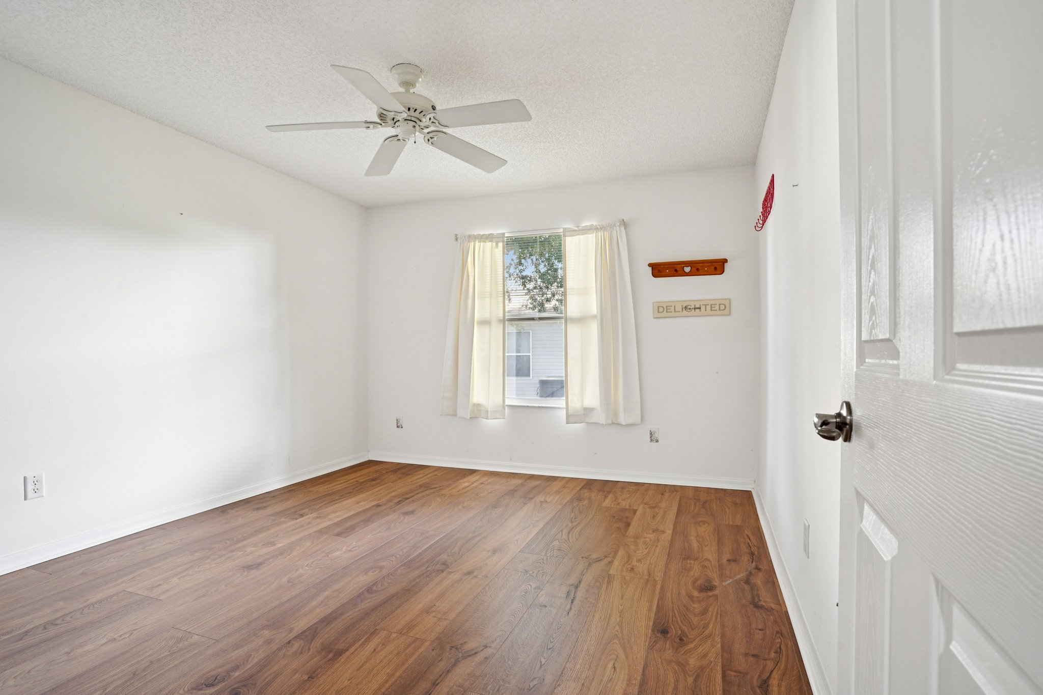 Auburndale Ave-S1812-029.jpg