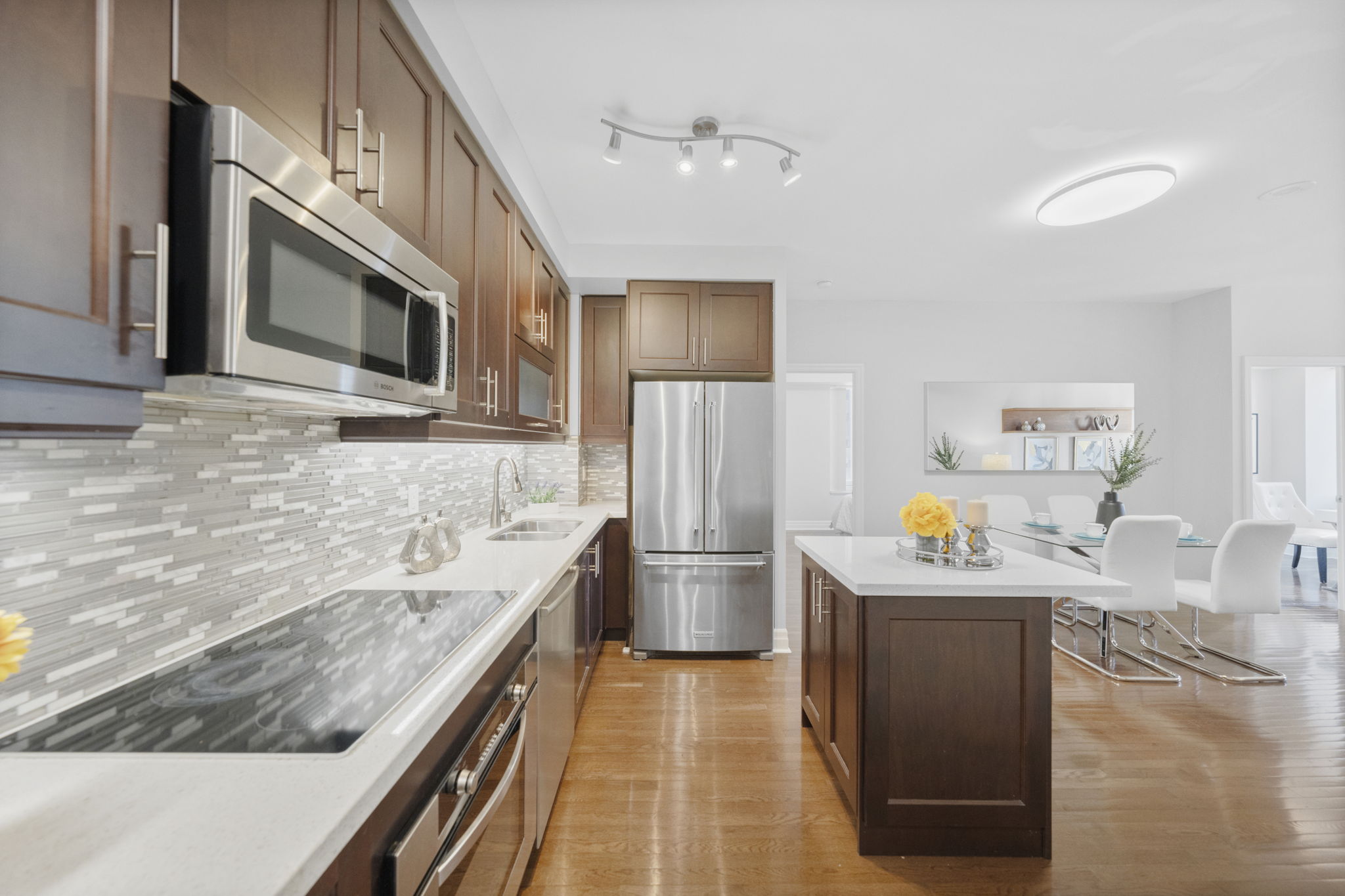 35 Balmuto St Unit 2104 Toronto, ON M4Y 0A3