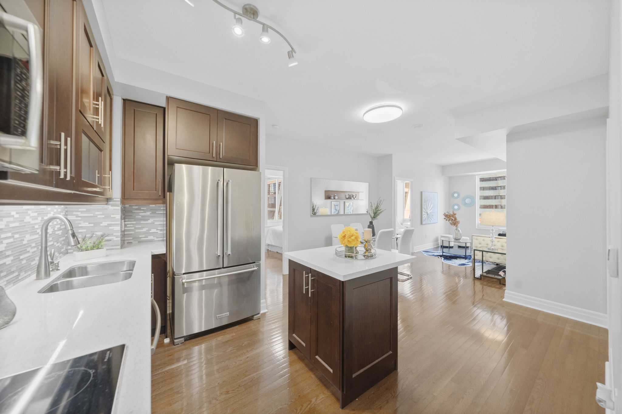 35 Balmuto St Unit 2104 Toronto, ON M4Y 0A3