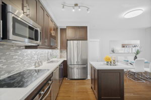 35 Balmuto St Unit 2104, Toronto ON
