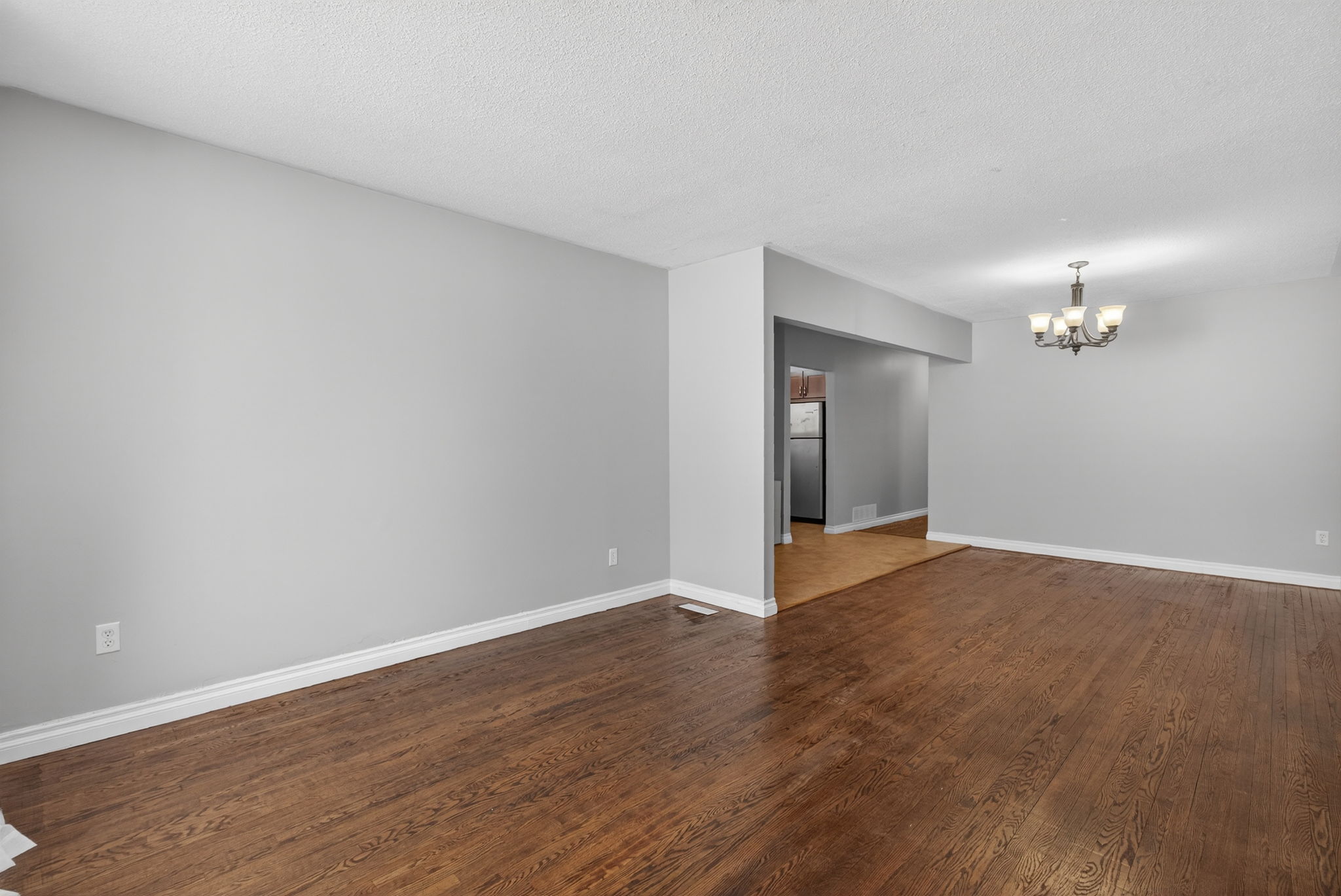 35 Daphne Crescent Barrie, ON L4M 2Y7