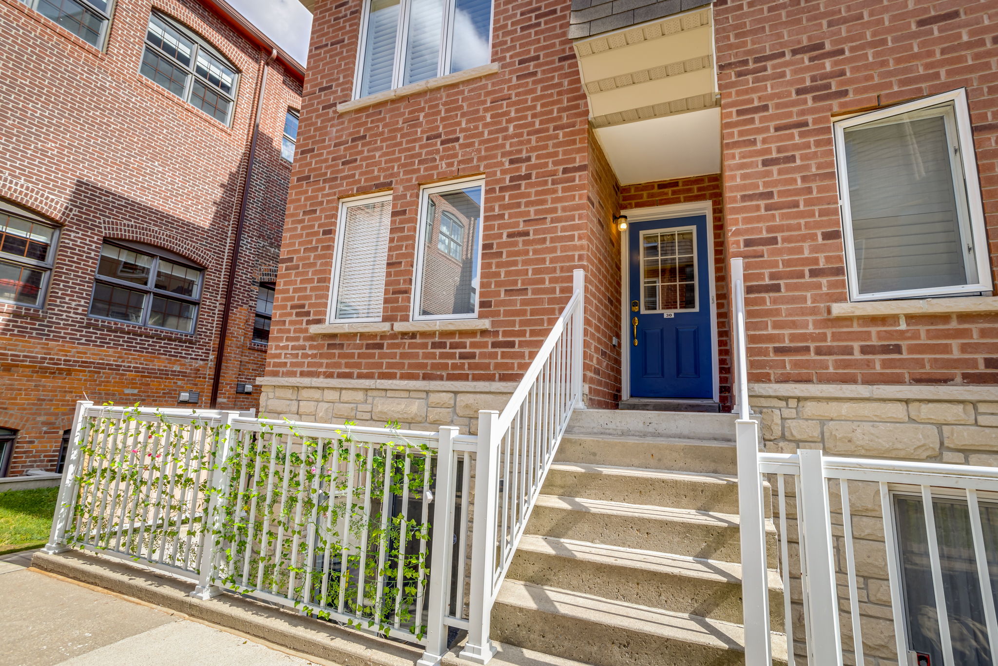  35 Foundry Ave TH30, Toronto, ON M6H 4K7, US Photo 4