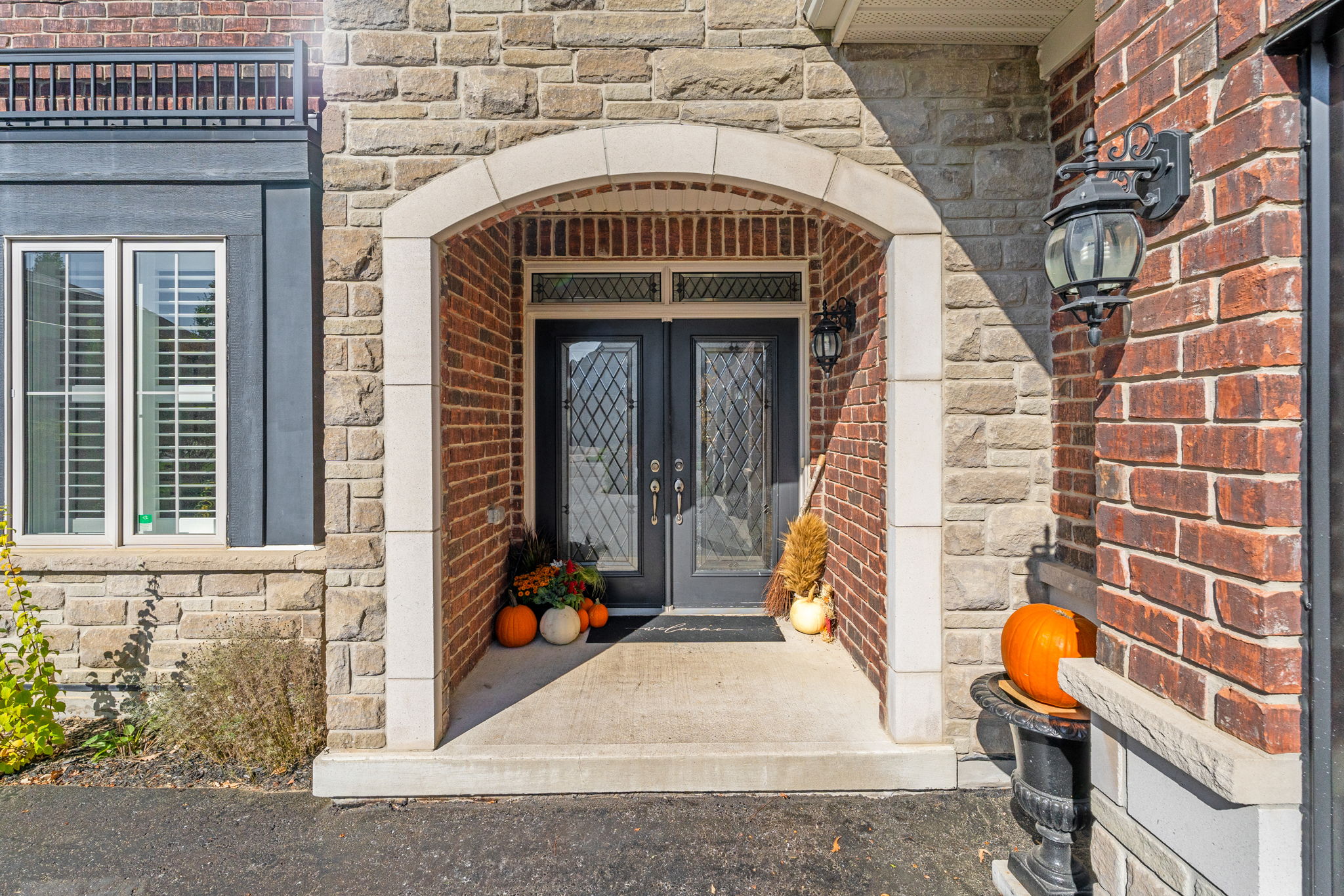 Front Porch/Entrance