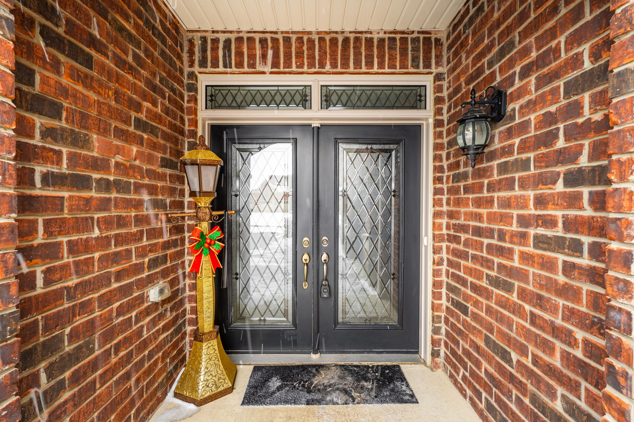 Front Porch/Entrance