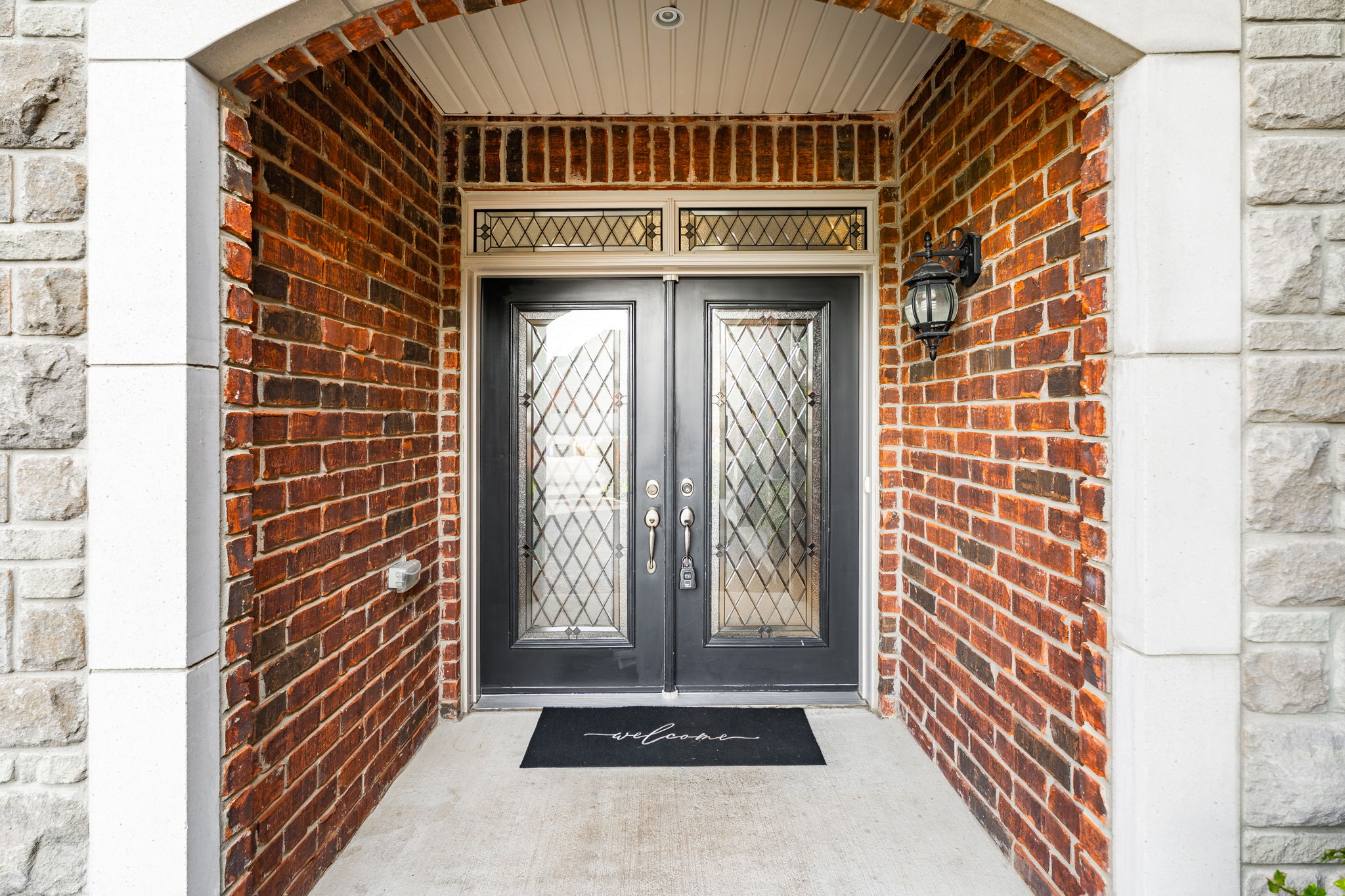 Front Porch/Entrance