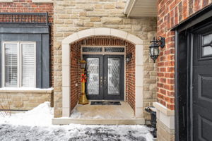 Front Porch/Entrance