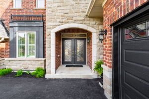 Front Porch/Entrance