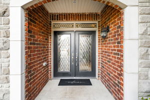 Front Porch/Entrance