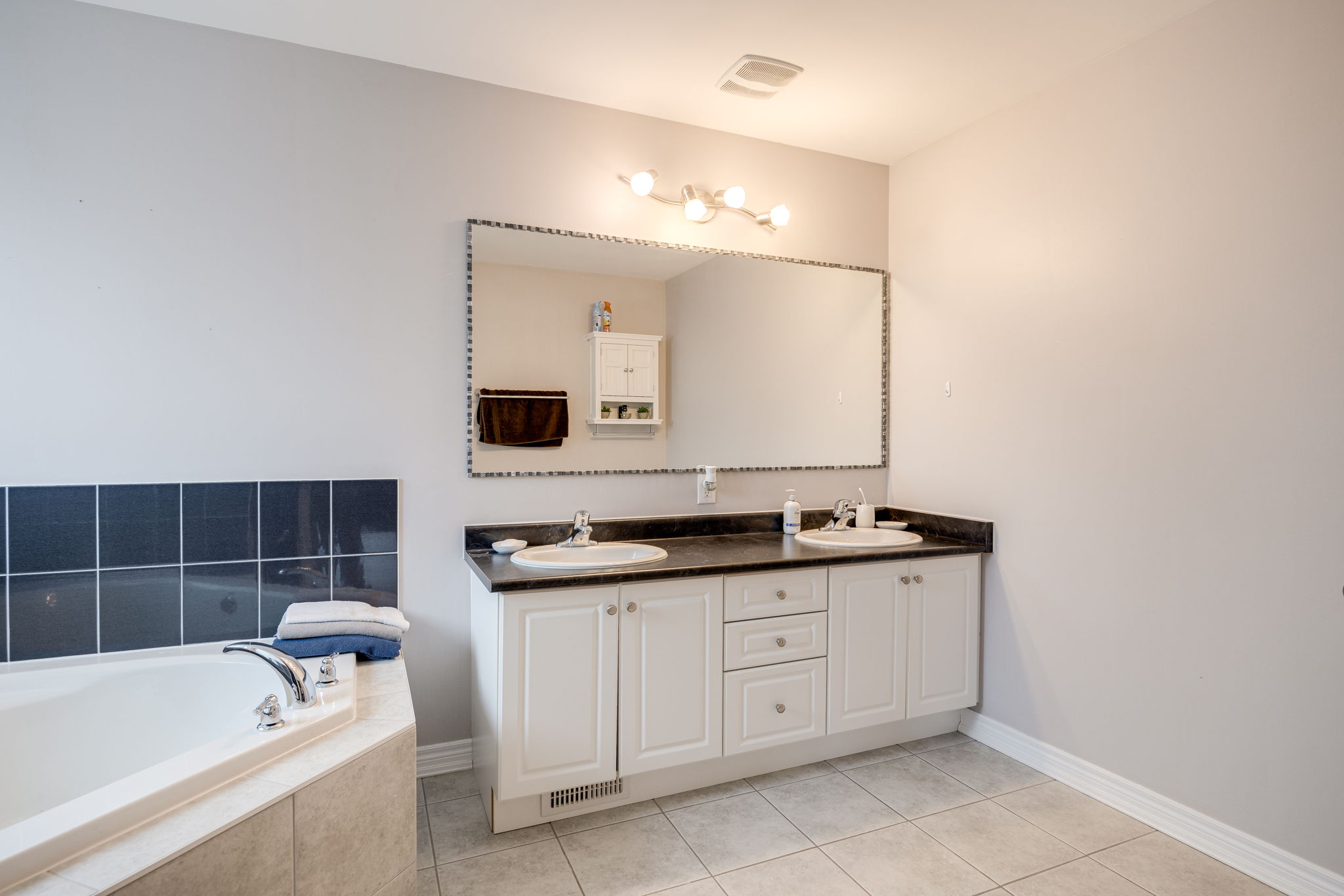 Bradford West Gwillimbury property showcase — delivered property photograph 32