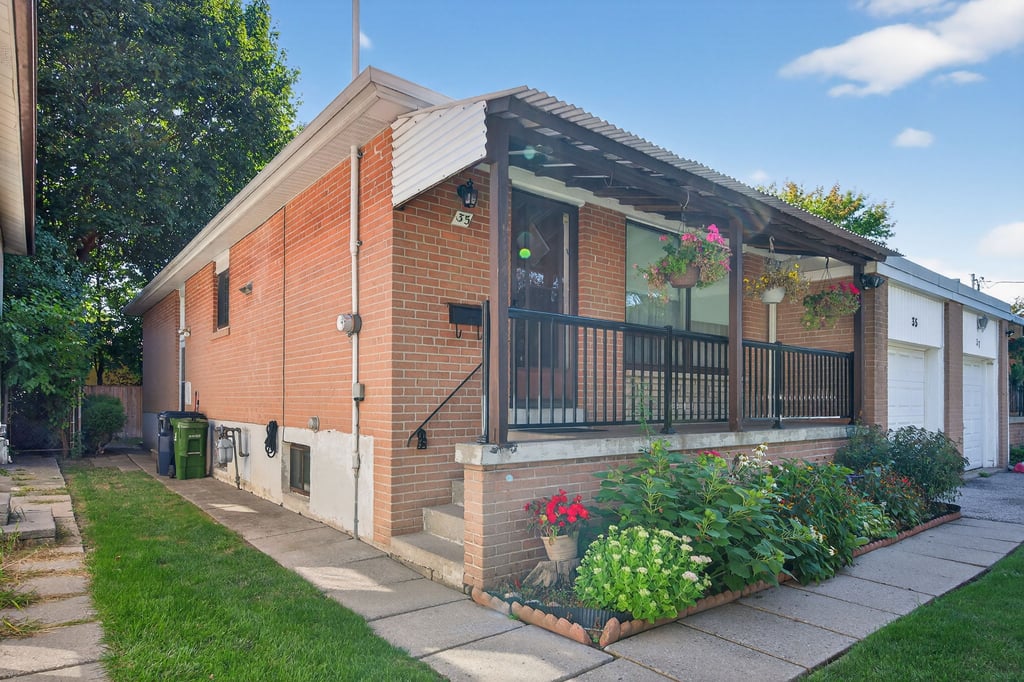 35 Regatta Crescent