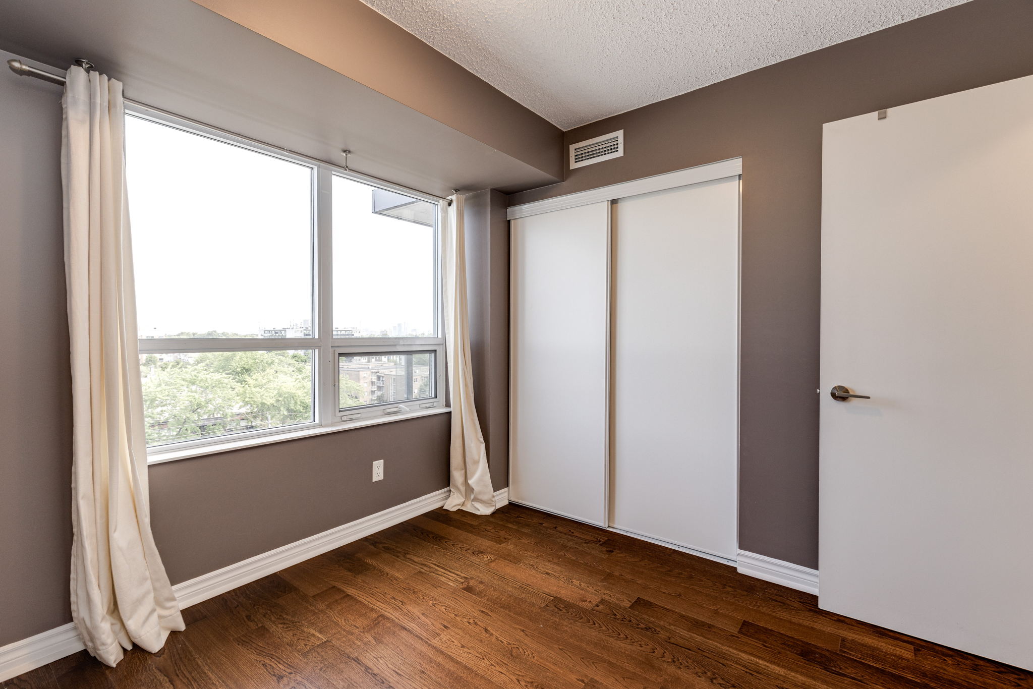 Toronto property showcase — delivered property photograph 19