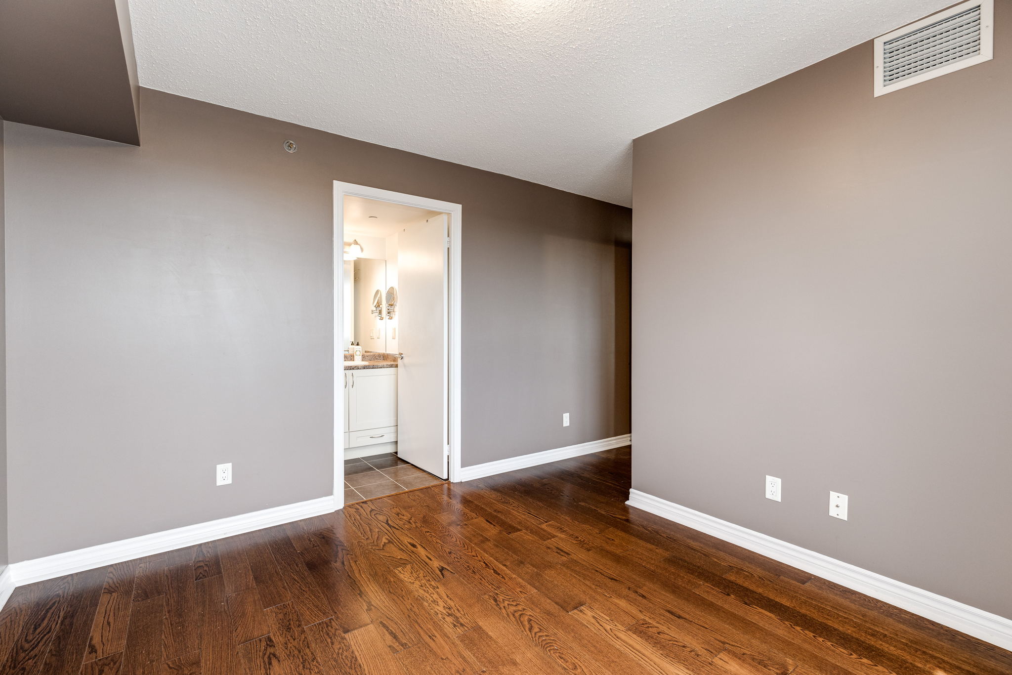 Toronto property showcase — delivered property photograph 16