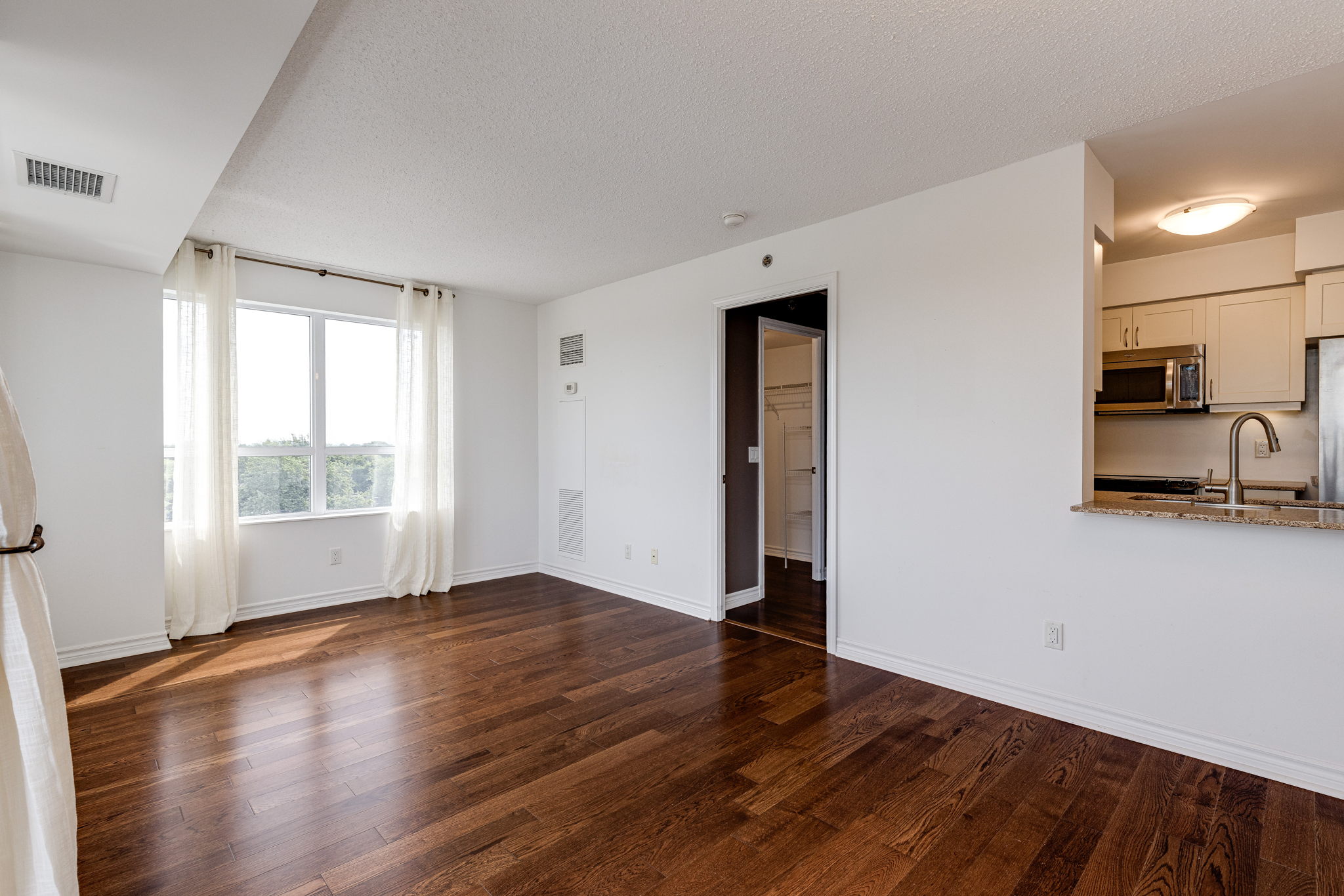 Toronto property showcase — delivered property photograph 11