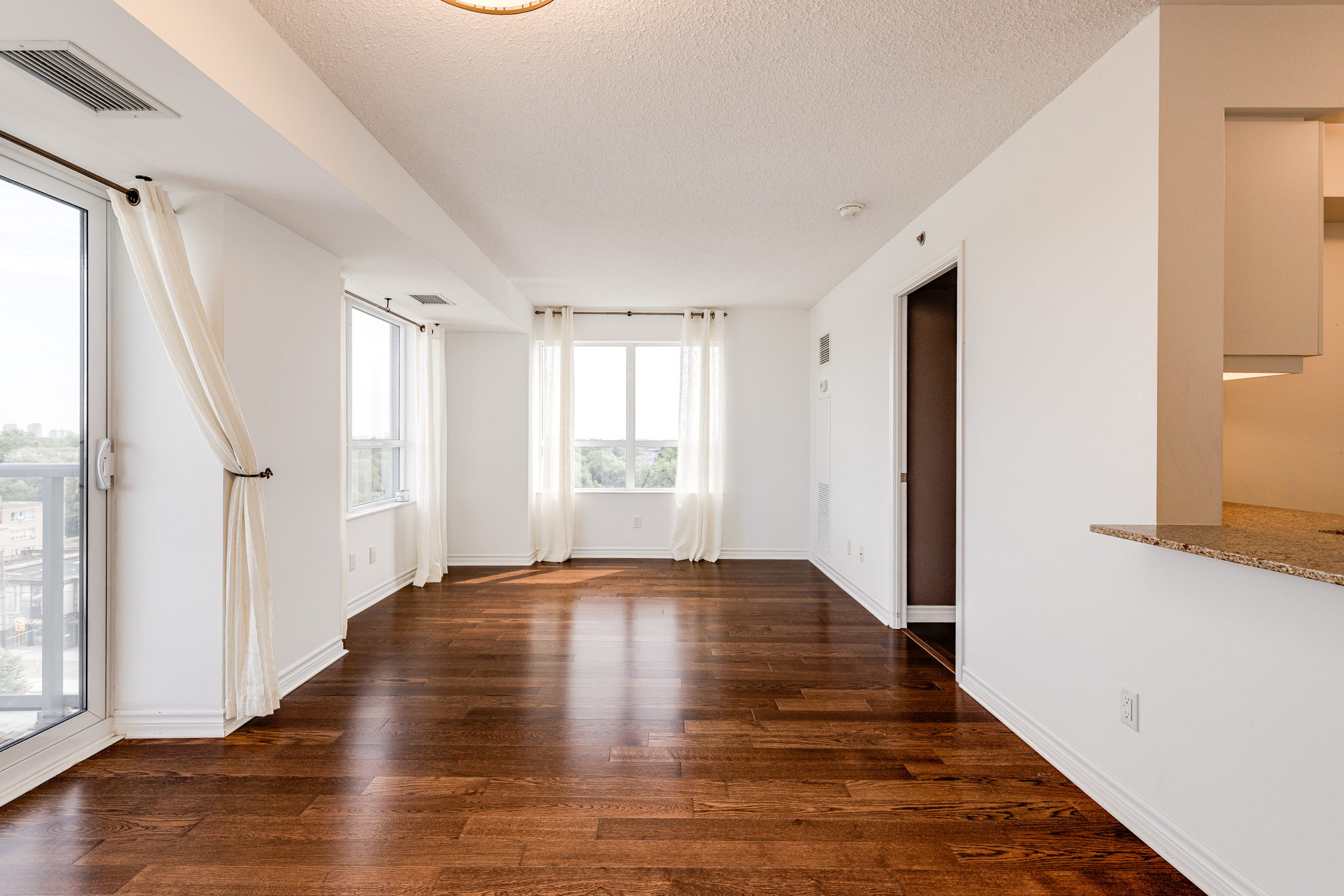 Toronto property showcase — delivered property photograph 10