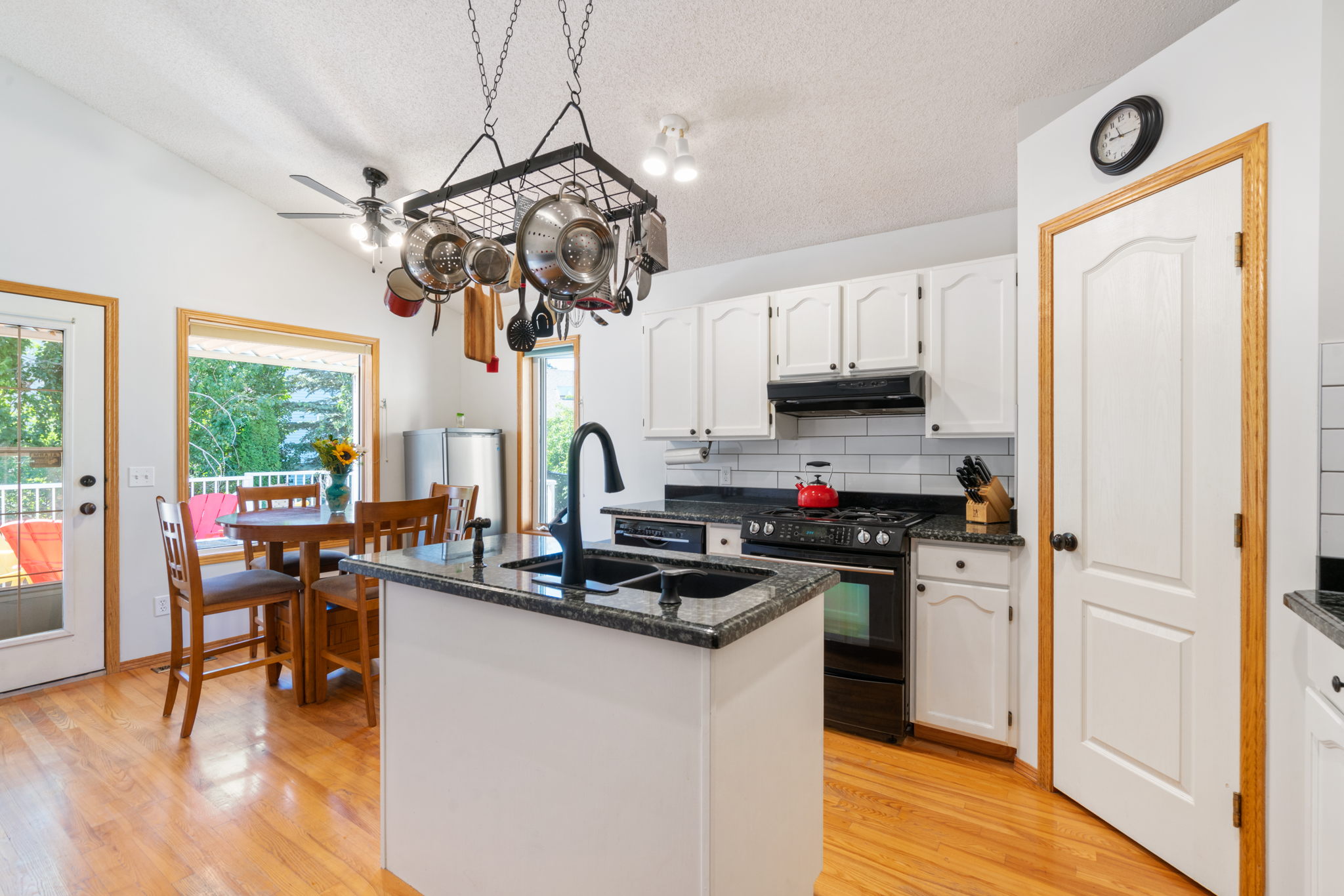35 Somerset Square SW, Calgary, AB T2Y 3C7, Canada Photo 16