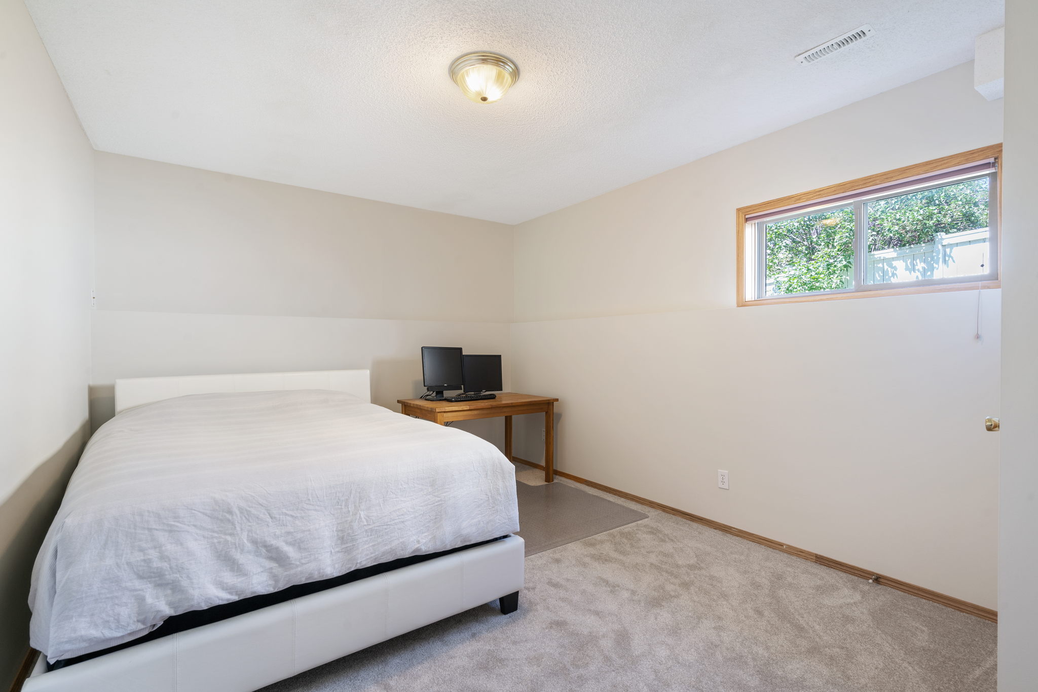 35 Somerset Square SW, Calgary, AB T2Y 3C7, Canada Photo 40