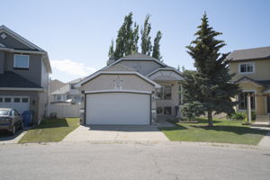 35 Somerset Square SW, Calgary, AB T2Y 3C7, Canada Photo 1