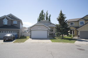 35 Somerset Square SW, Calgary, AB T2Y 3C7, Canada Photo 2
