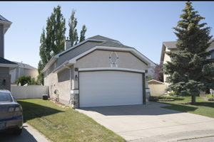 35 Somerset Square SW, Calgary, AB T2Y 3C7, Canada Photo 3