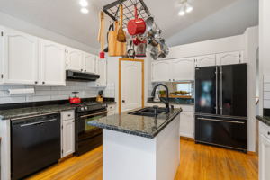 35 Somerset Square SW, Calgary, AB T2Y 3C7, Canada Photo 20