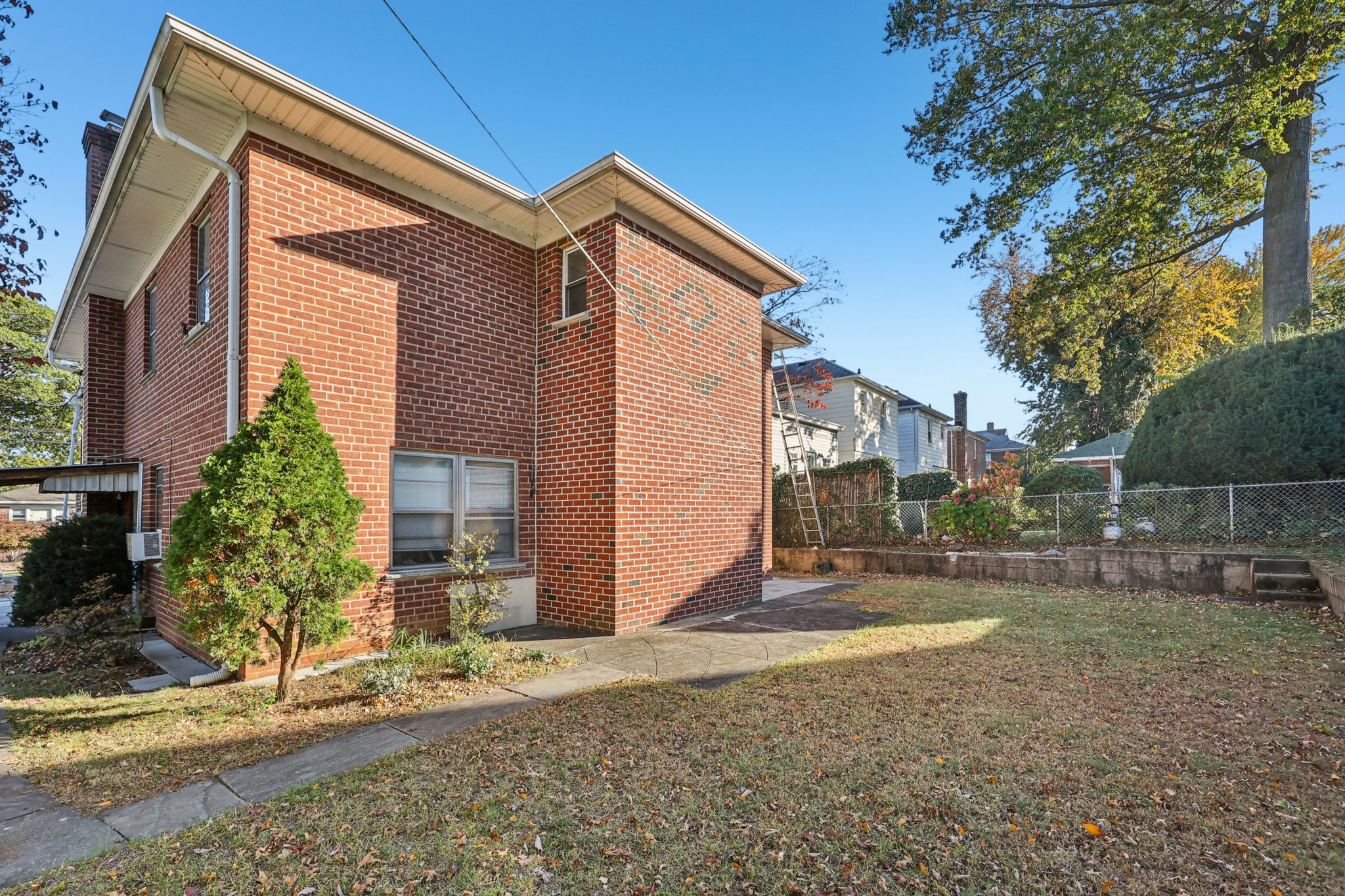 Sterling Ave-S2210-046.jpg