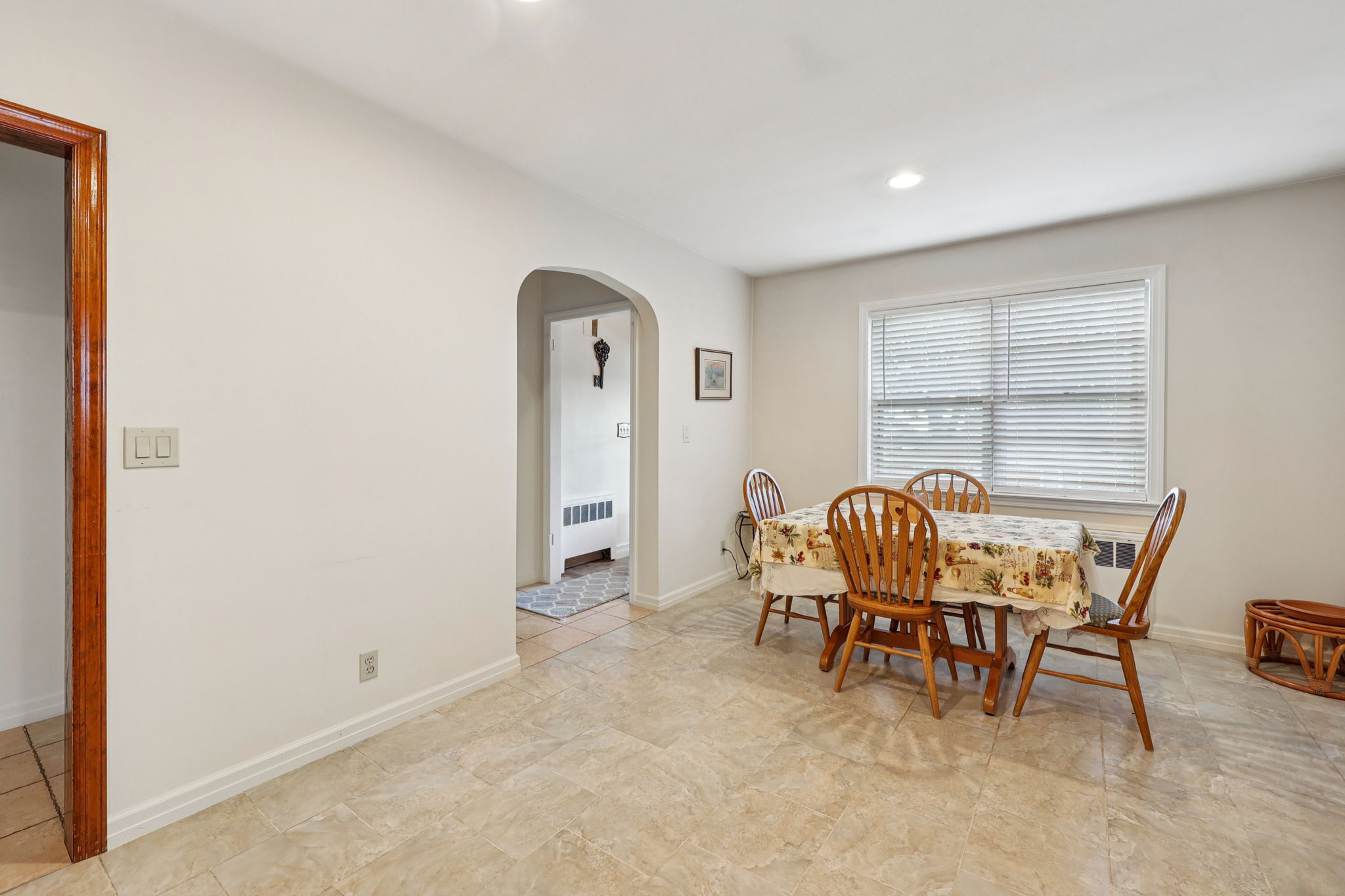 Sterling Ave-S2410-001
