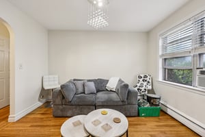 Sterling Ave-S2210-008.jpg